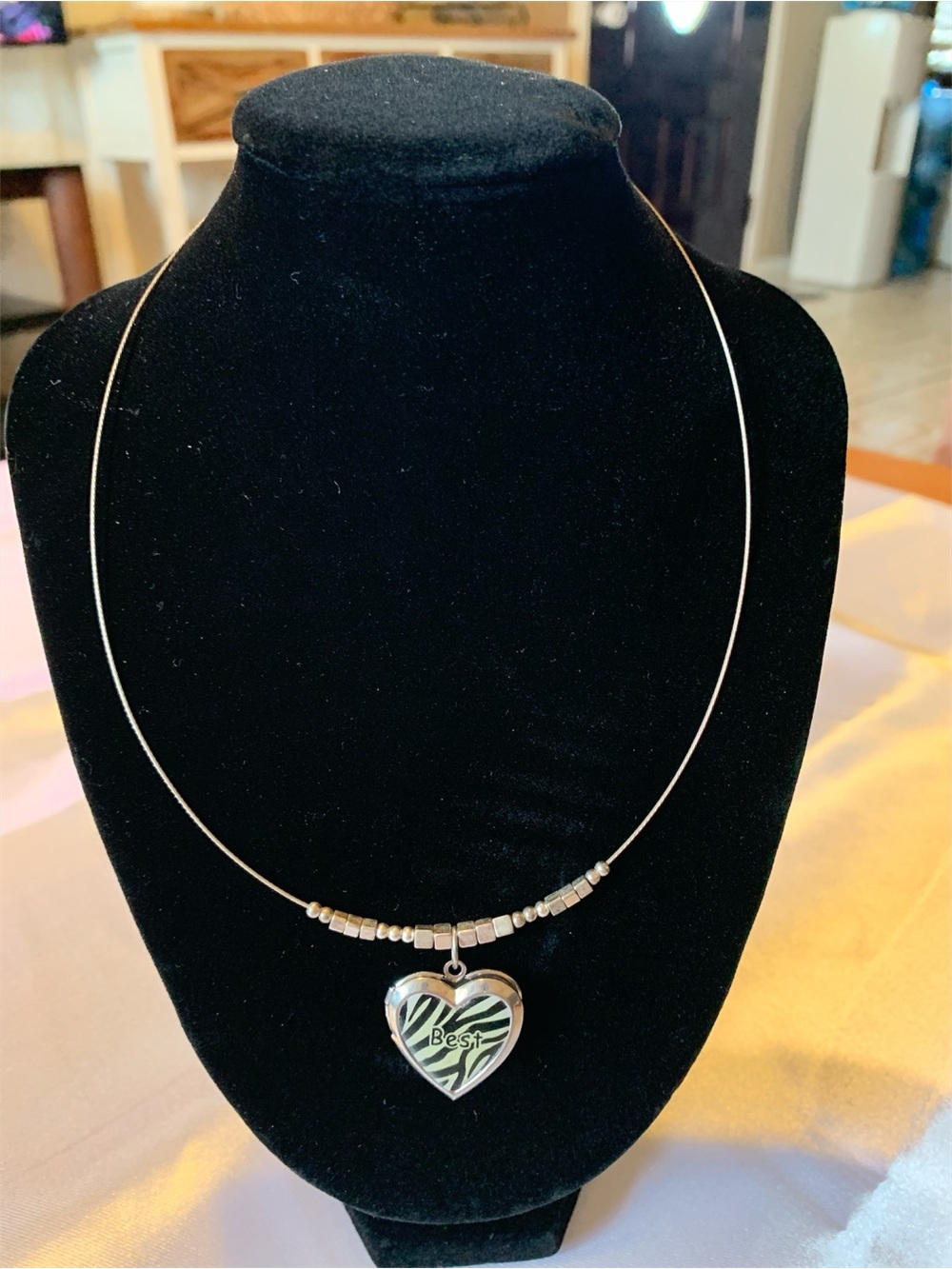 Silver Heart 'Best' Pendant Wire Necklace - Silver Tone
